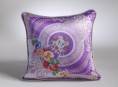 imagen Lujosos y coloridos cojines de Versace