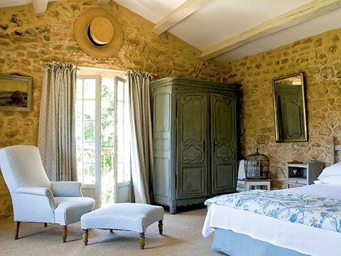 Ideas para decorar tu dormitorio con piedra