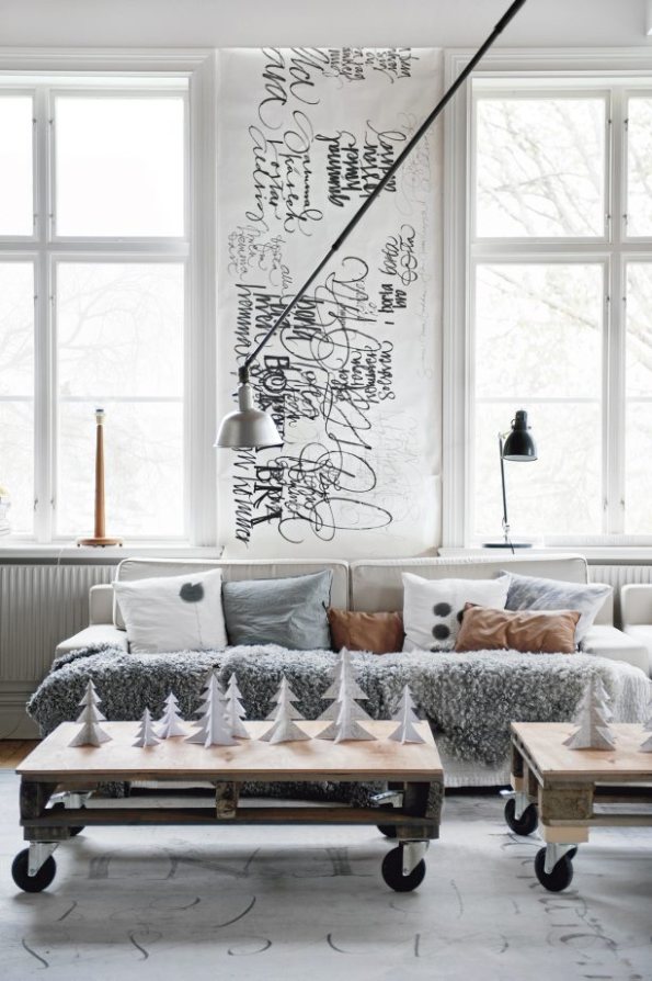 Decoración navideña en una casa escandinava