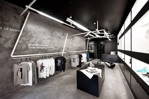 Tienda de ropa con diseño industrial 1
