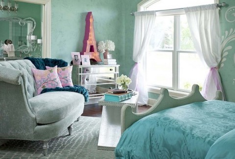 Combina el azul y el rosa para decorar tu habitación