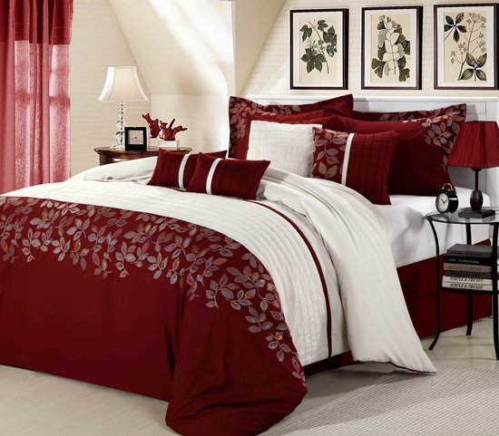 Pinceladas de rojo burdeos en el dormitorio