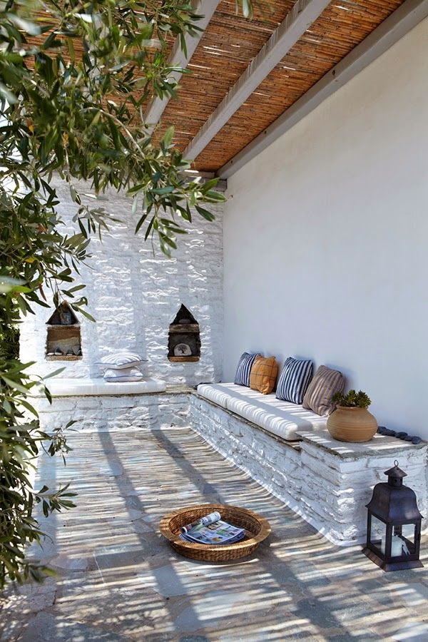 Patios y terrazas de estilo mediterráneo Decoración interior Patio Suelo