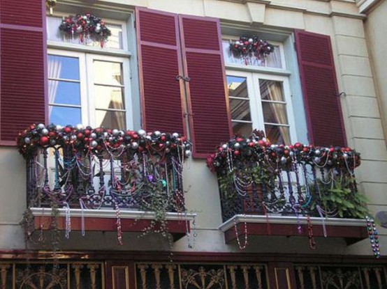 17-fantasticas-ideas-para-decorar-tu-balcon-esta-navidad-11