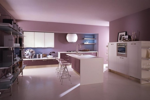 Cocinas modernas en color violeta y púrpura