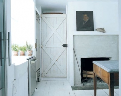 Una cocina blanca y rústica2