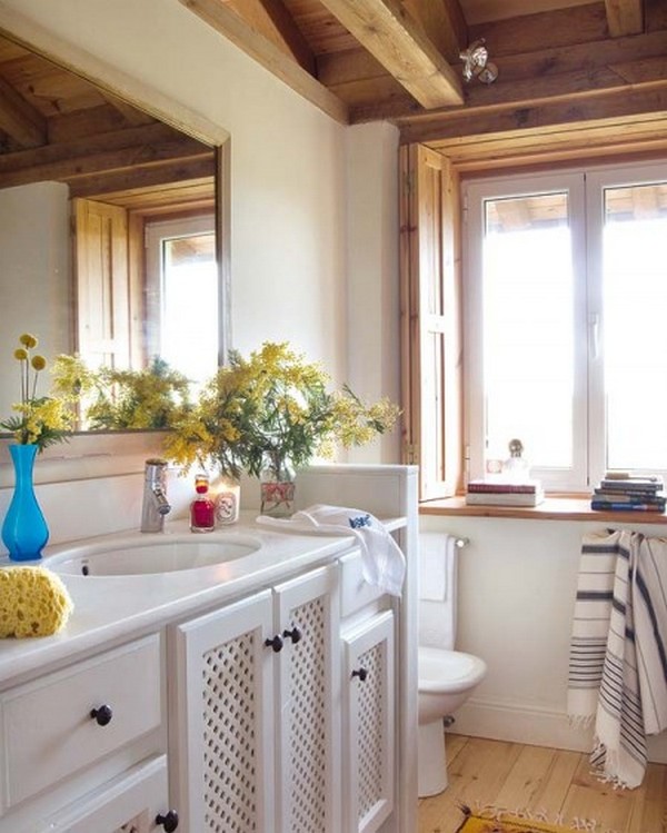 Una casa rural de estilo rústico y muy colorida