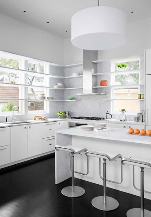 una residencia renovada con interiores modernos-04