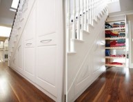 imagen Práctico sistema de almacenamiento para la escalera