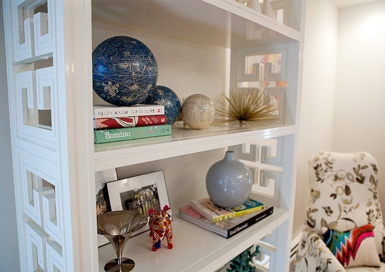 Aprende a decorar estanterias 6