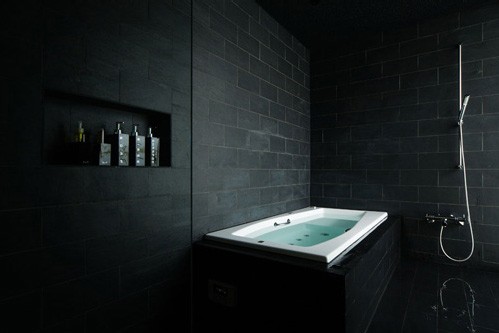 Baños en color negro 1