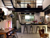 imagen Un loft a doble altura en un espacio industrial