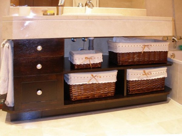 Organiza el baño con cestas