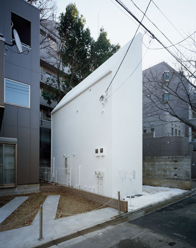 Una casa japonesa realmente estrecha