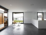imagen Una vivienda de hormigón en la ribera del Ebro