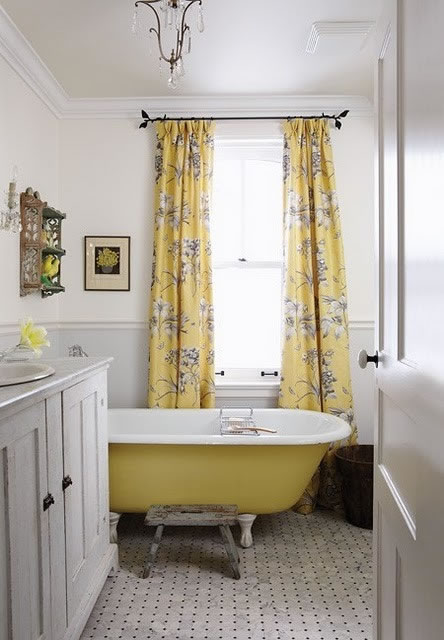 El amarillo puede decorar tu baño