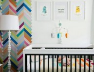 imagen Detalles retro y modernos en este dormitorio para bebé