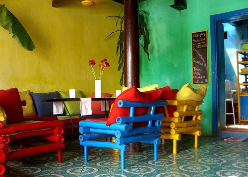 Decora el comedor con tres colores