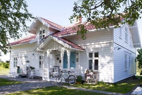 Casa romántica en blanco y rosa 1