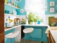 imagen Una cocina de color turquesa con detalles fascinantes