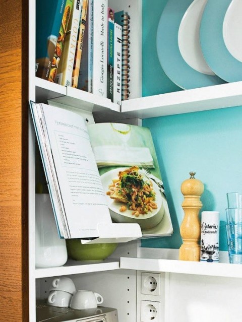 Cocina de color turquesa con detalles únicos