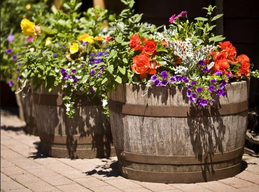 Jardineras con barriles 2