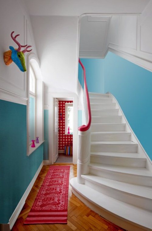 Casa con decoración colorida 2