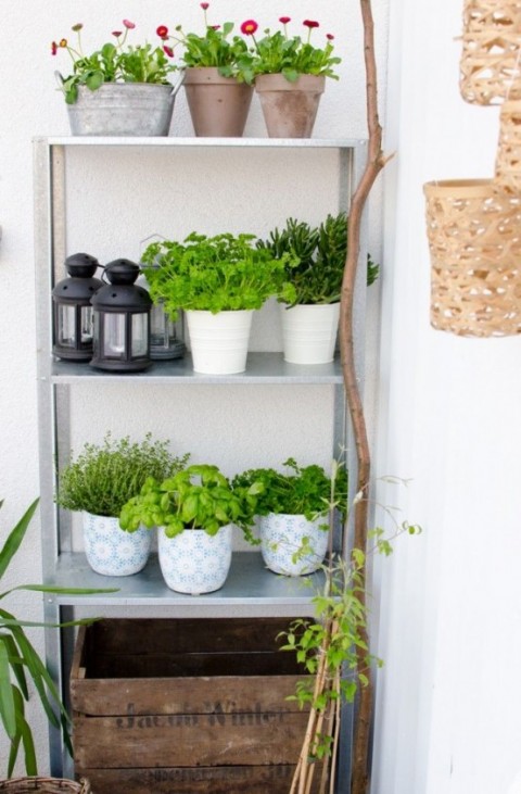 15 ideas para decorar con estanterías metálicas