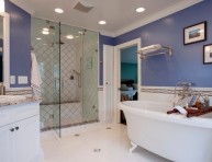 imagen Ideas para decorar el baño con colores llamativos