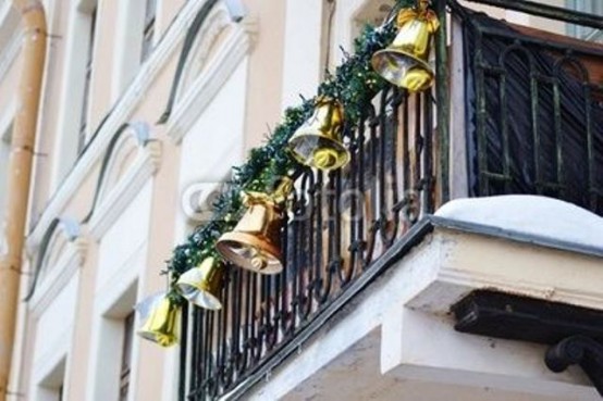 17-fantasticas-ideas-para-decorar-tu-balcon-esta-navidad-08