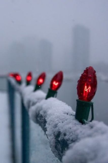 17-fantasticas-ideas-para-decorar-tu-balcon-esta-navidad-12