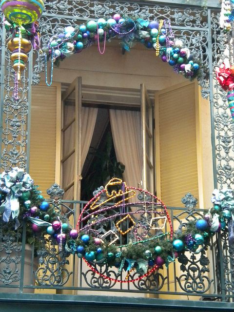 17-fantasticas-ideas-para-decorar-tu-balcon-esta-navidad-15