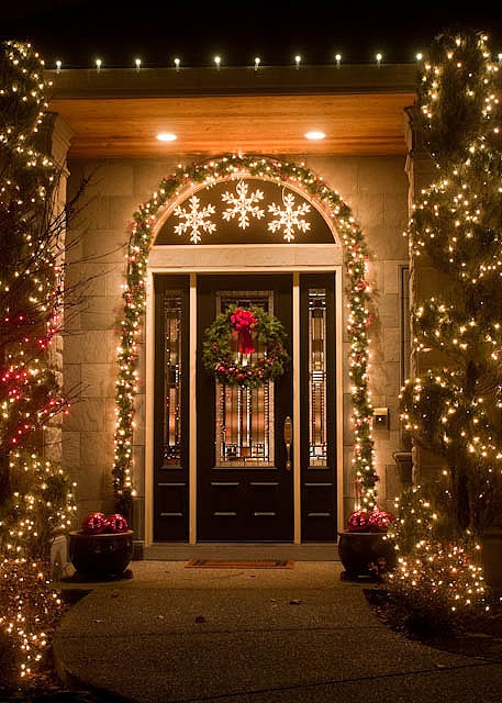 ideas-para-decorar-con-luces-navidenas-la-entrada-de-casa-11