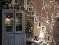 imagen Decoración navideña de interior con luces