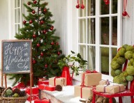 imagen Ideas para decorar la puerta de casa esta Navidad