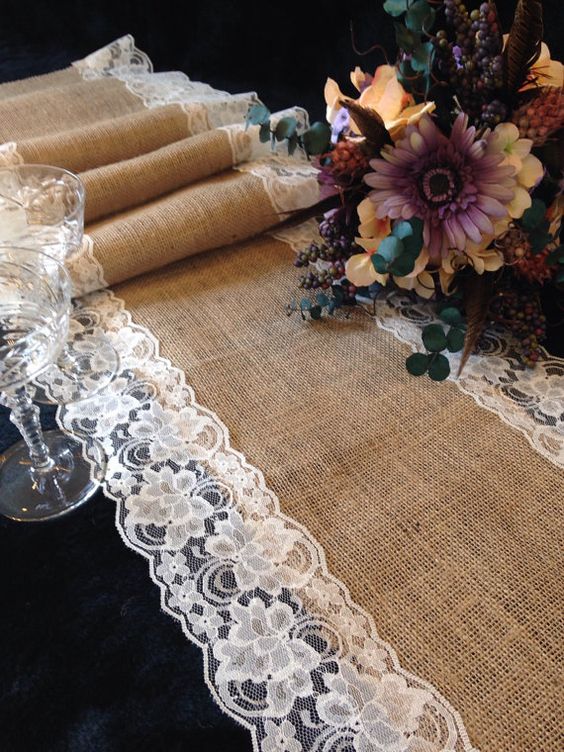 Camino mesa yute y puntillas de  Diy burlap, Lace table runners, Burlap