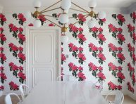 imagen Ideas para decorar con papeles pintados muy coloridos