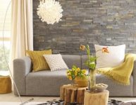 imagen Ideas deco para una sala de estar en gris y amarillo