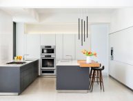 imagen Ten una elegante cocina en blanco y gris