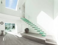 imagen Escaleras con barandillas de cristal