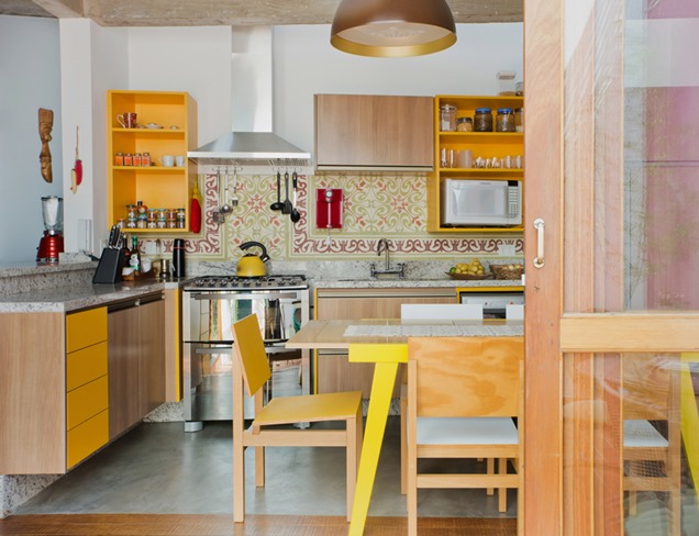 Diversas formas de insertar color en la cocina