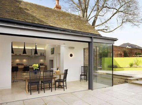 Ventajas de cerrar una terraza o un espacio dentro del jardín
