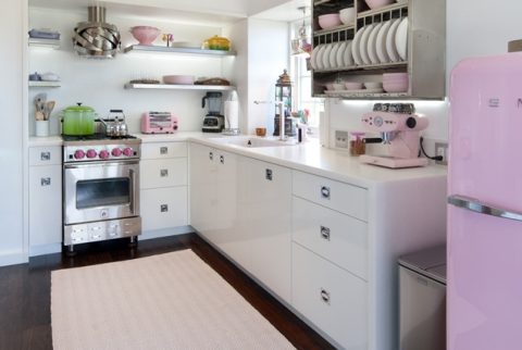 10 ideas de cocinas de color rosa que rebosan estilo