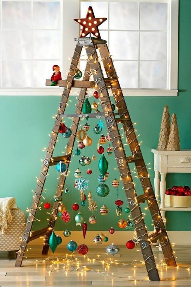 Árbol de Navidad con material reciclado para la pared