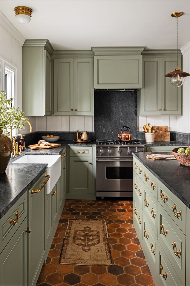 10 maneras de combinar gabinetes de cocina verdes