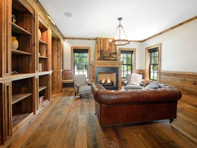 15 salas de estar con pisos de madera que te encantarán